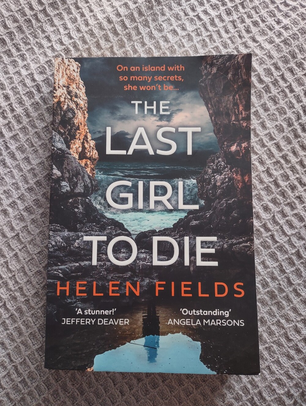 The Last Girl to Die by Helen Fields